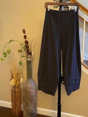 Porto San Francisco Pull-On Cropped Buster Pants in Charcoal Size 1 (Small)